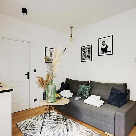 Charming Studio 2p - Voltaire Nation Apartment *